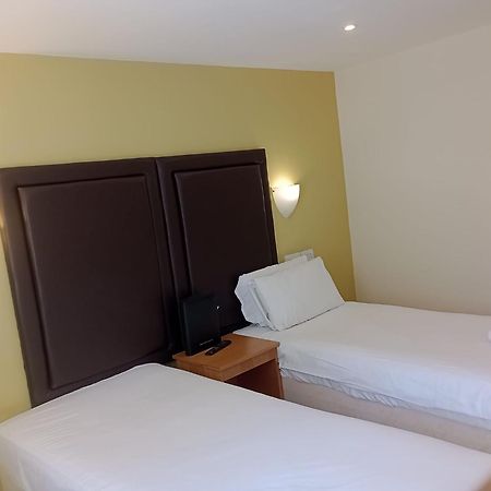 Wakefield Limes Lodge מראה חיצוני תמונה