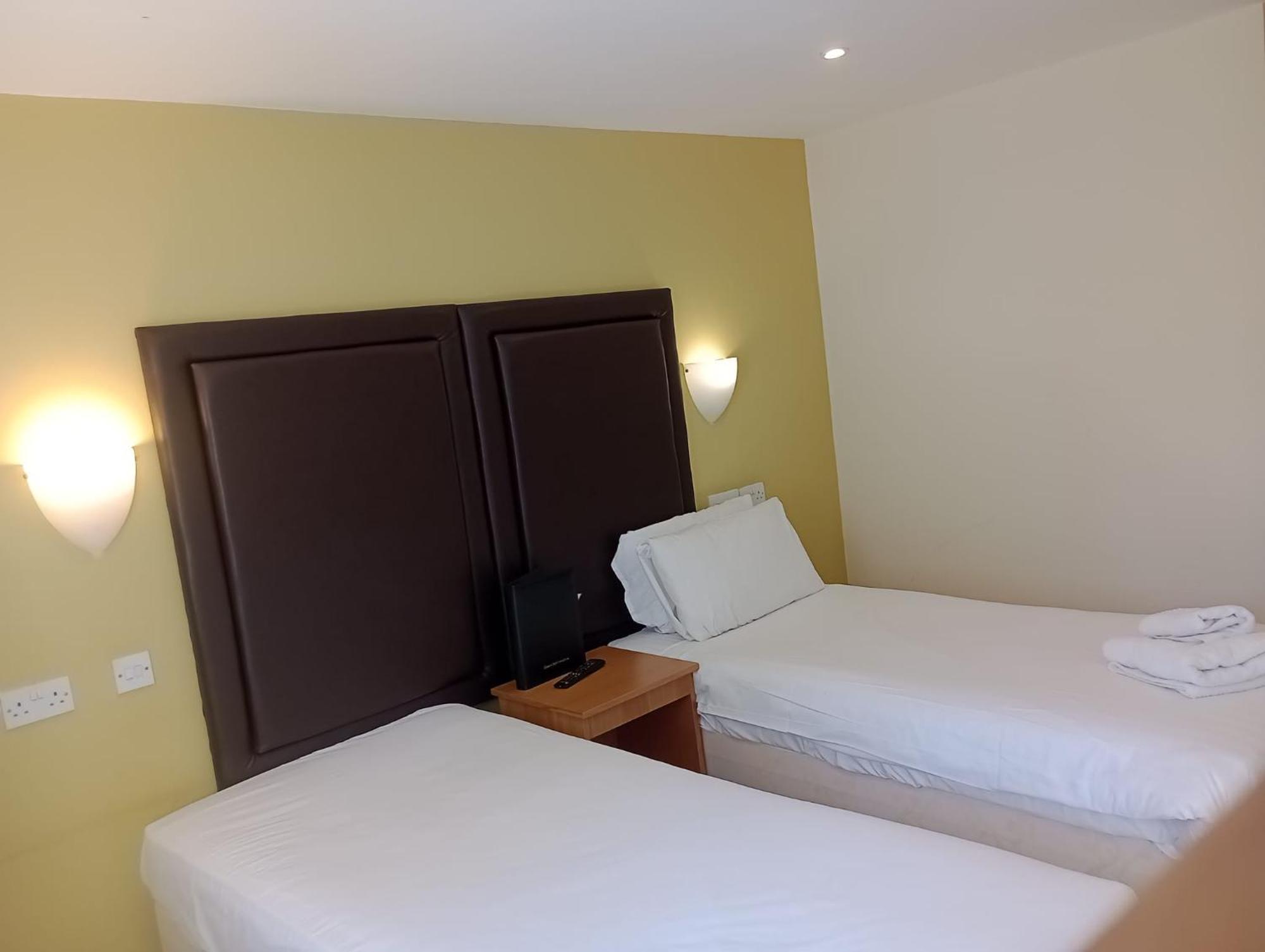 Wakefield Limes Lodge מראה חיצוני תמונה